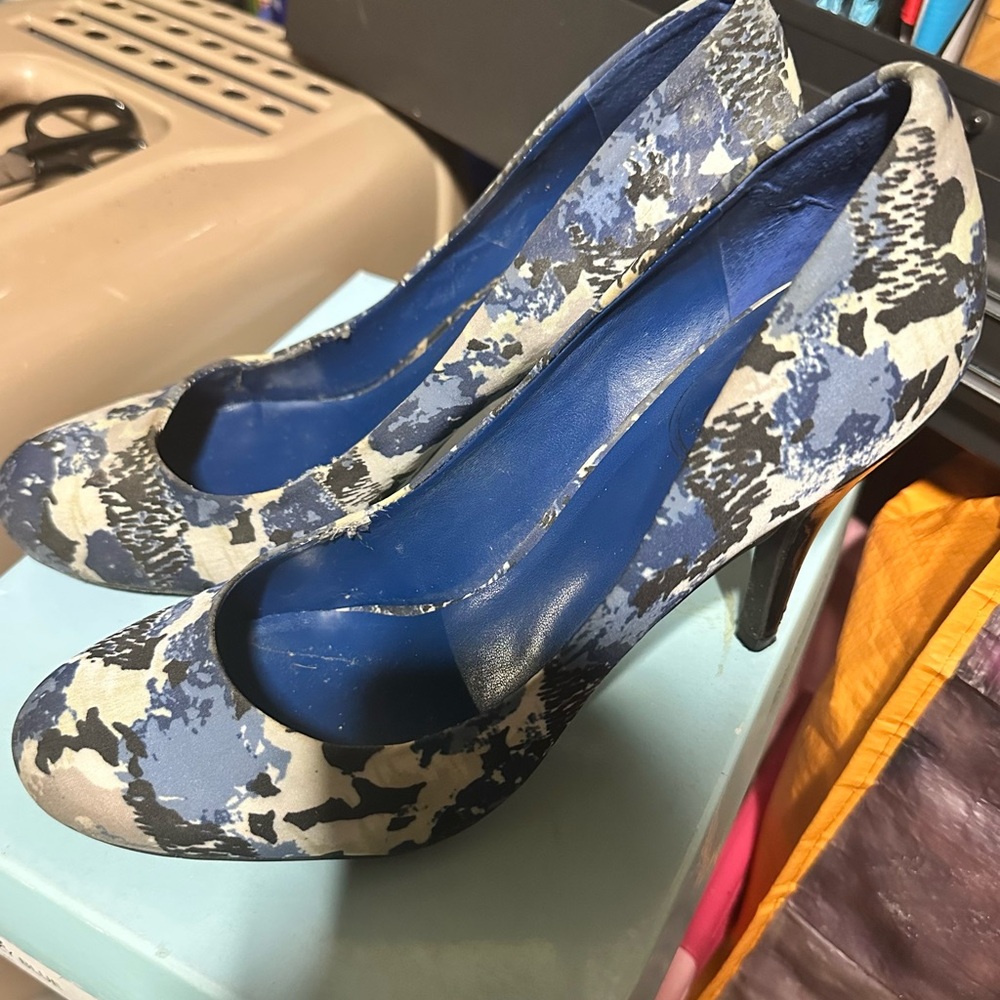 Jessica Simpson Blue and Black Patterned Heels